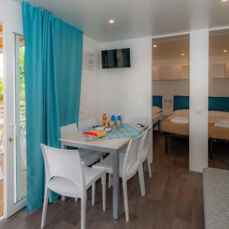 Mobilehomes In - Gardasee 22177 홀리데이파크